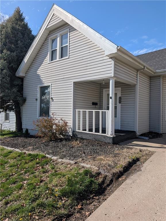 view of front of house featuring covered porch