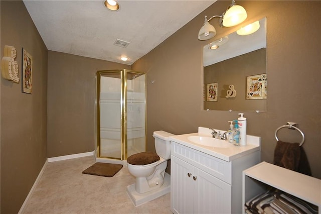 2406 NE 78th Ter, Kansas City, MO 64118 - bathroom featuring a shower stall, vanity, toilet, and lofted ceiling