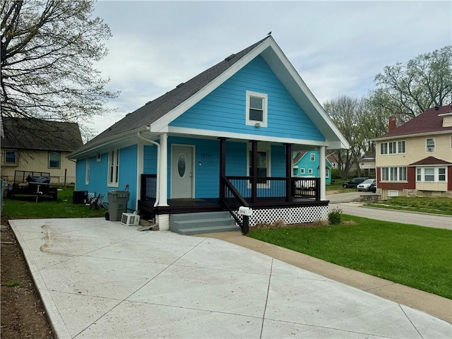 2518 N 12th St, Kansas City, KS 66104 - view of front facade with a front yard and covered porch