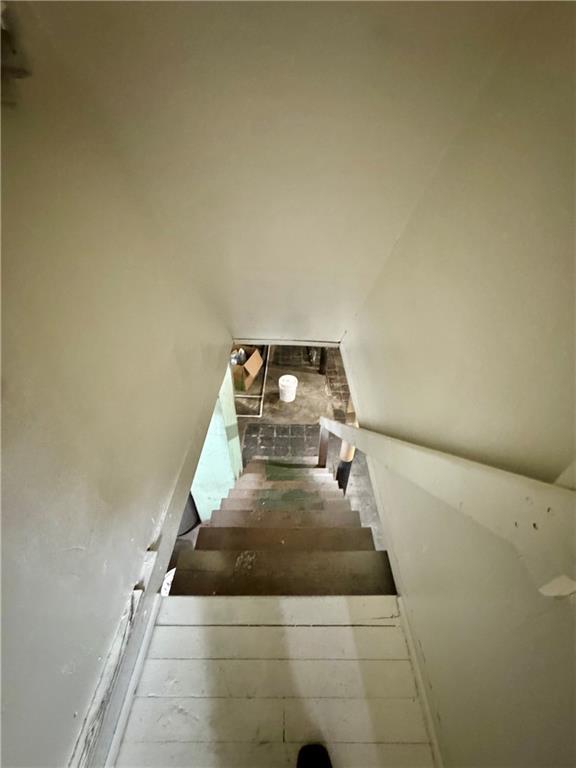 2518 N 12th St, Kansas City, KS 66104 - view of stairway