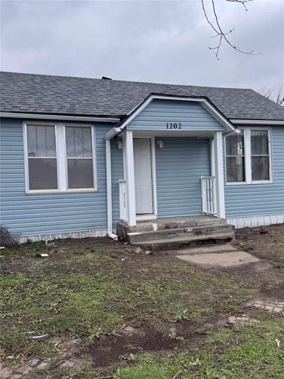 1202 Sacramento St, Saint Joseph, MO 64503 - photo 2