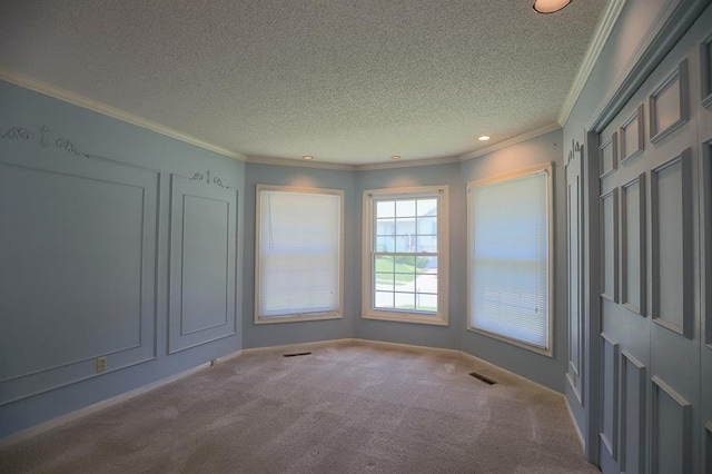 1313 NW 12th St, Blue Springs, MO 64015 - empty room featuring carpet floors, ornamental molding, a textured ceiling, and recessed lighting