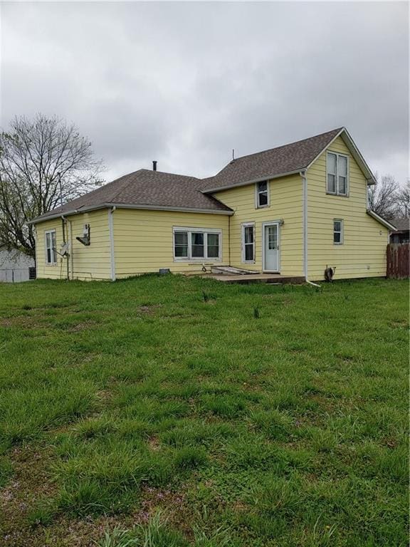 608 E Lake St, Mclouth, KS 66054 - back of property with a yard