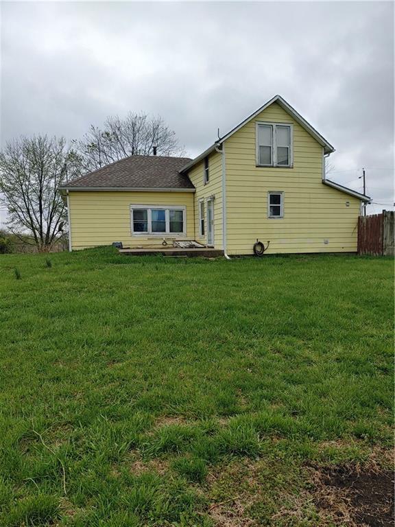 608 E Lake St, Mclouth, KS 66054 - rear view of house featuring a lawn and fence