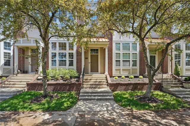 view of front facade featuring brick siding
