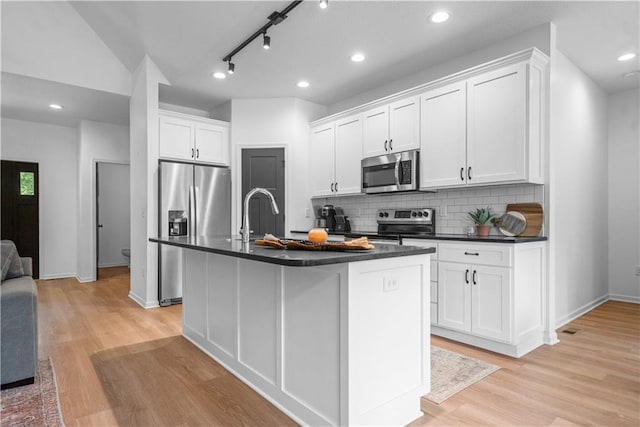 38 Lakeview Ln, Linn Valley, KS 66040 - kitchen with appliances with stainless steel finishes, dark countertops, light wood-style flooring, backsplash, and recessed lighting