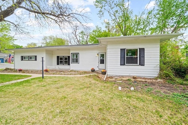 4401 N Holmes St, Kansas City, MO 64116 - ranch-style house featuring a front yard