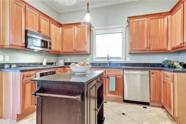 3205 SW Rockbridge Dr, Lees Summit, MO 64081 - kitchen featuring ornamental molding, light tile patterned flooring, a center island, a sink, and stainless steel appliances