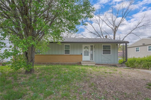 626 N 83rd Ter, Kansas City, KS 66112 - view of front of property with brick siding, board and batten siding, and a front yard