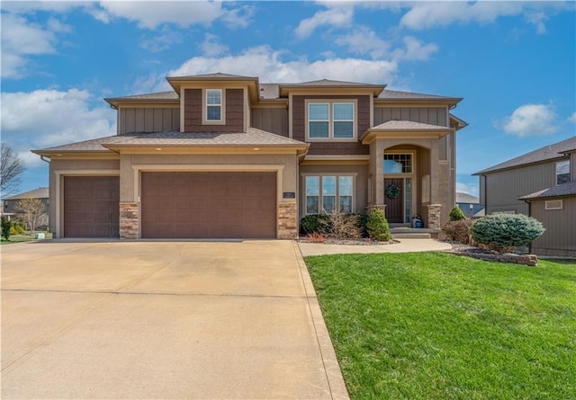 1237 Hillmann Ln, Warrensburg, MO 64093 - view of front facade with driveway, a front lawn, board and batten siding, and a garage