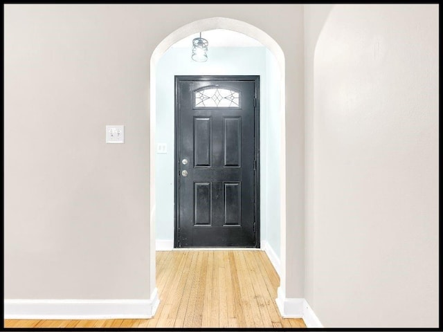 165 S Miami Ave, Marshall, MO 65340 - foyer with light wood-type flooring, arched walkways, and baseboards