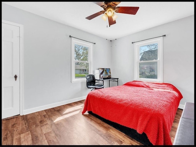 165 S Miami Ave, Marshall, MO 65340 - bedroom with wood finished floors, ceiling fan, and baseboards