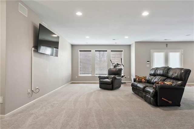 living room featuring visible vents, baseboards, carpet, and recessed lighting