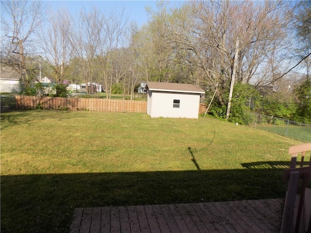 518 S Pine, Ottawa, KS 66067 - view of yard with an outdoor structure, fence, and a storage unit