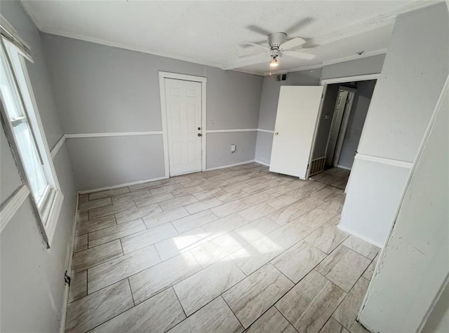 2907 E 61st St, Kansas City, MO 64130 - unfurnished room featuring a ceiling fan