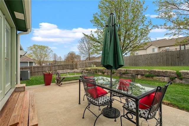 16011 Cedar St, Basehor, KS 66007 - fenced backyard featuring outdoor dining area and a patio