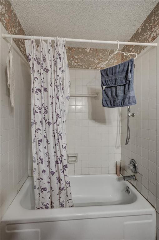 2301 S Stilwell St, Pittsburg, KS 66762 - bathroom featuring shower / bath combo with shower curtain and a textured ceiling
