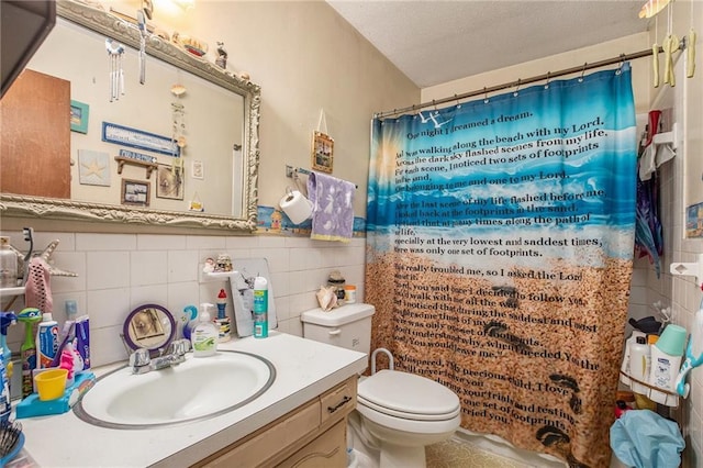 3520 S Lynn St, Independence, MO 64055 - full bath featuring a textured ceiling, vanity, a wainscoted wall, toilet, and tile walls