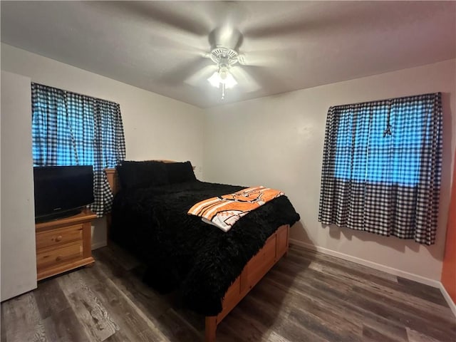 912 Circle Dr, Independence, KS 67301 - bedroom featuring wood finished floors, baseboards, and ceiling fan