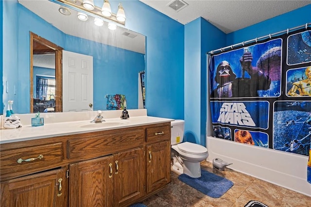 full bathroom featuring visible vents, shower / bath combo with shower curtain, vanity, toilet, and a textured ceiling