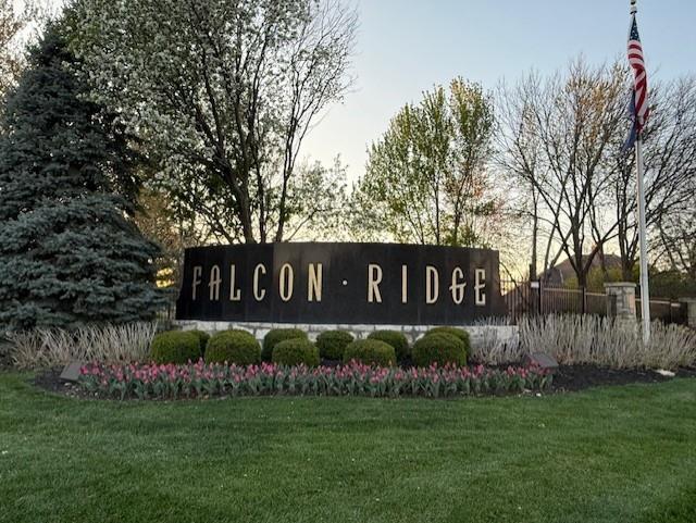 community sign featuring a yard