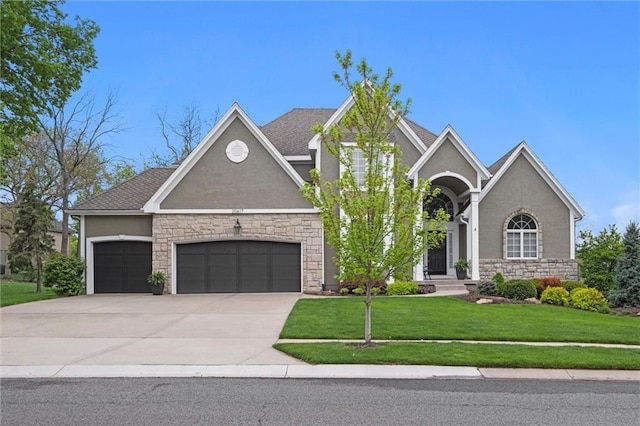 view of front facade featuring stucco siding, an attached garage, a front yard, and stone siding
