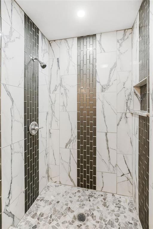 3075 N 31st St, Kansas City, KS 66104 - bathroom featuring tiled shower