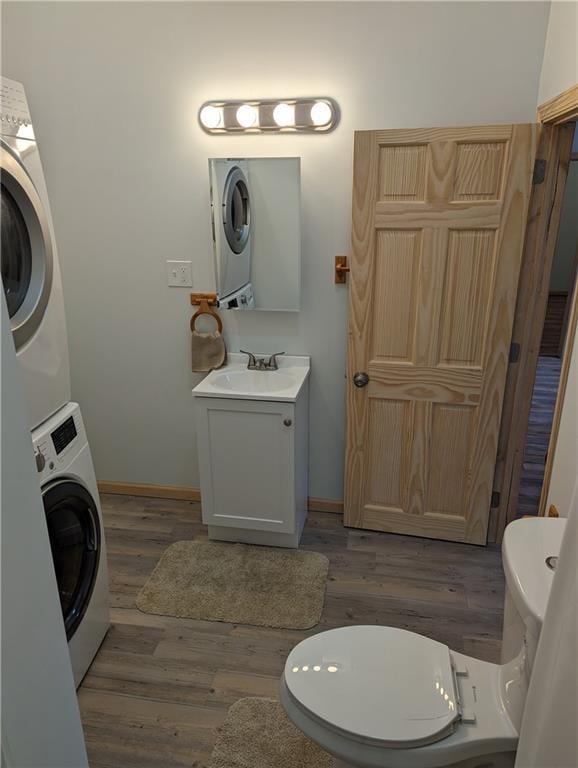 700 W 40th Hwy, Sweet Springs, MO 65351 - bathroom featuring stacked washer / dryer, wood finished floors, vanity, and baseboards