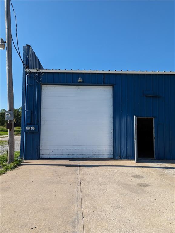 700 W 40th Hwy, Sweet Springs, MO 65351 - view of detached garage
