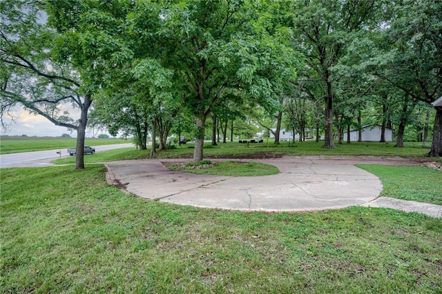 763 J Hwy, Peculiar, MO 64078 - surrounding community with a yard
