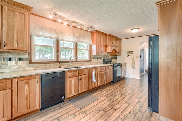 763 J Hwy, Peculiar, MO 64078 - kitchen with black appliances, a sink, a textured ceiling, decorative backsplash, and light wood-style flooring
