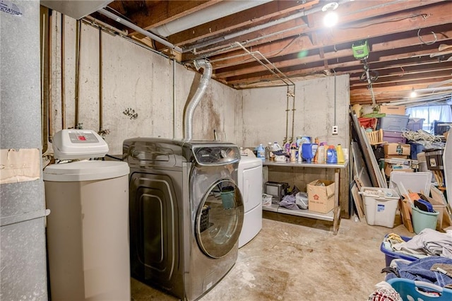 763 J Hwy, Peculiar, MO 64078 - washroom with washer and dryer