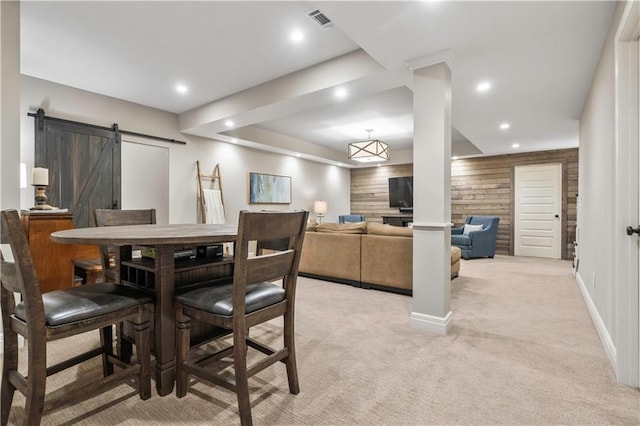 dining room featuring light colored carpet, visible vents, recessed lighting, a barn door, and baseboards