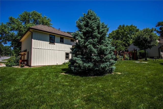 12253 W 104th St, Lenexa, KS 66215 - rear view of property with a yard