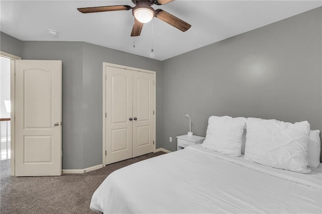 bedroom featuring baseboards, a ceiling fan, a closet, and carpet floors