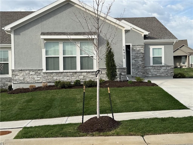 16955 W 168th Ter, Olathe, KS 66062 - view of front of house featuring stucco siding, stone siding, and a front yard