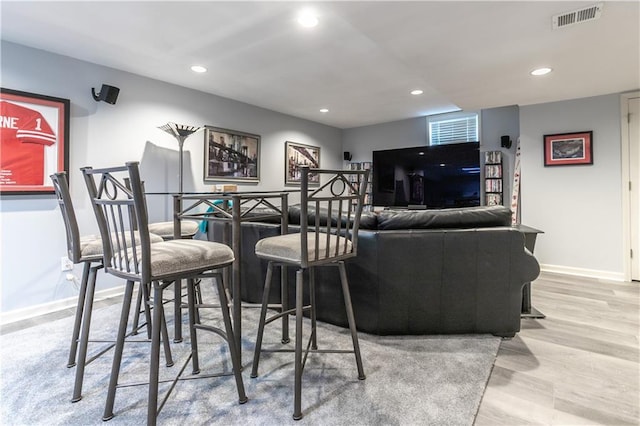 living area with a dry bar, visible vents, recessed lighting, wood finished floors, and baseboards