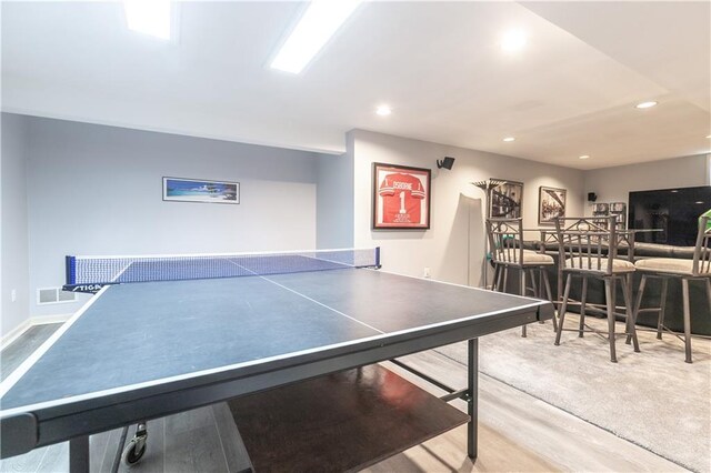 playroom featuring wood finished floors, bar area, visible vents, and recessed lighting