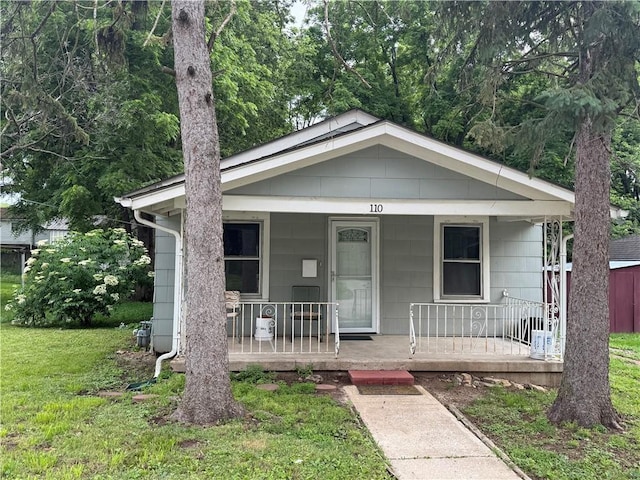 110 W Mechanic Ave, Independence, MO 64050 - view of front of home featuring covered porch and a front lawn