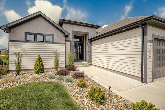 7530 N Gower Ave, Kansas City, MO 64151 - ranch-style house with an attached garage and stucco siding