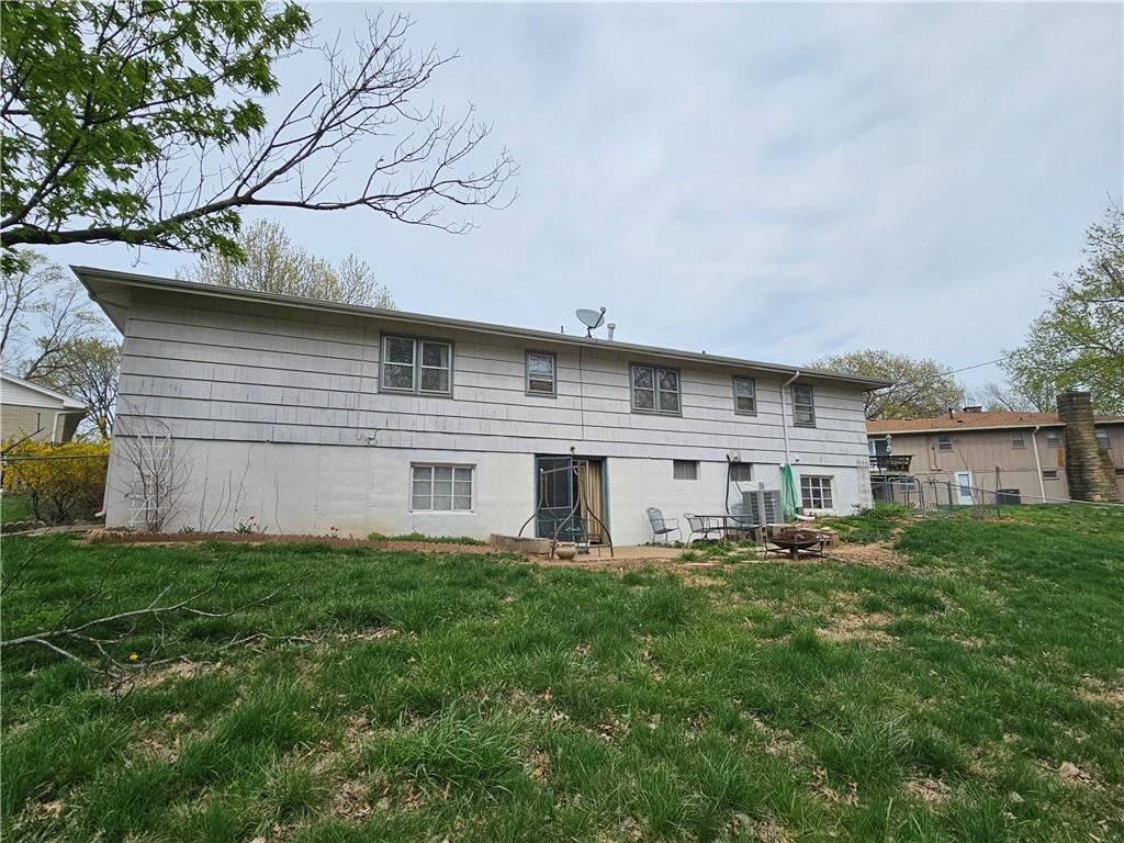 1314 Meadow Ct, Liberty, MO 64068 - photo 2