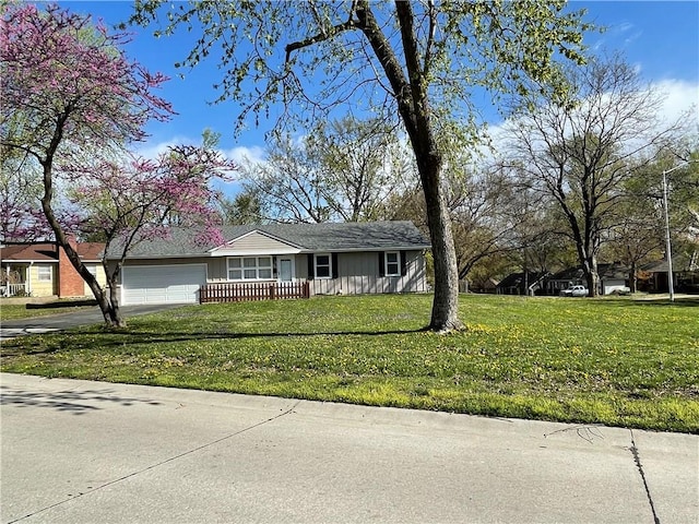 7900 W 91st St, Overland Park, KS 66212 - single story home with an attached garage, a front lawn, driveway, a porch, and a shingled roof