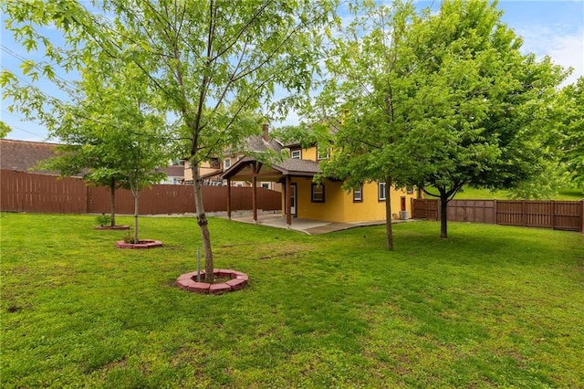805 N 18th St, Kansas City, KS 66102 - view of yard featuring a patio