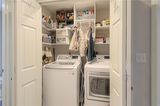 13605 W 48th St, Shawnee, KS 66216 - laundry room with washer and dryer