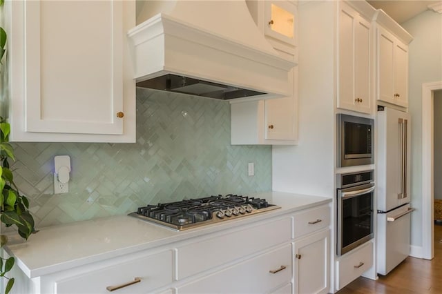420 NW Kaylea Ct, Lees Summit, MO 64081 - kitchen with stainless steel appliances, premium range hood, white cabinets, and light countertops