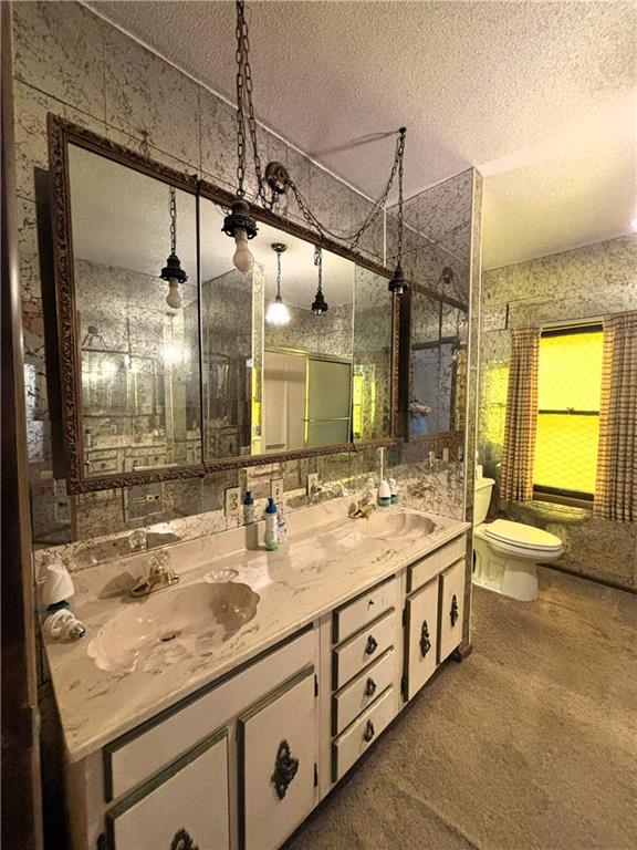 214 W 5th St, Lebo, KS 66856 - full bath with double vanity and a textured ceiling