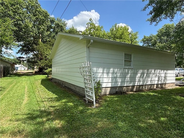 214 W 5th St, Lebo, KS 66856 - view of side of property with a yard