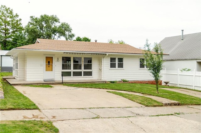 717 Y St, Atchison, KS 66002 - view of ranch-style home