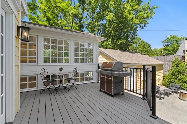4525 Kenwood Ave, Kansas City, MO 64110 - wooden terrace with area for grilling