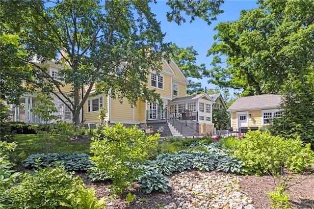 4525 Kenwood Ave, Kansas City, MO 64110 - exterior space with stairs